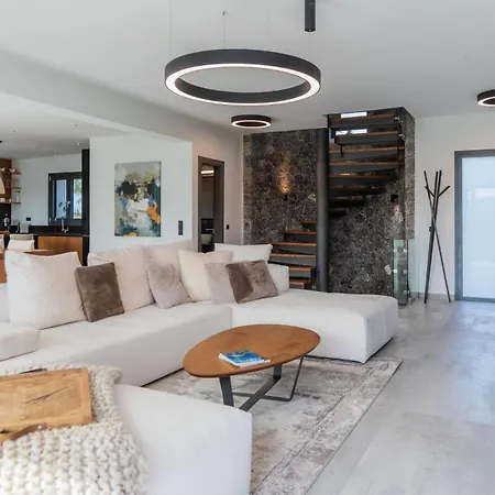 Villa Zervos *